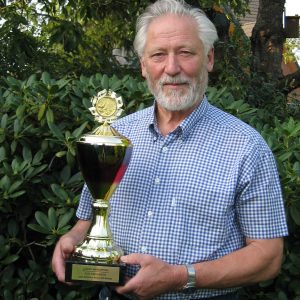 Heinz Steinkamp stifttet einen Jugendpokal