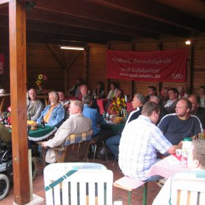 Interessierte Zuhörer beim SPD Frühschoppen