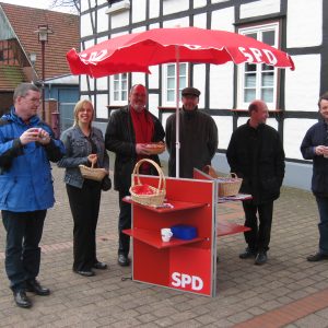 Ernst-Wilhelm Rahe mit dem Rahdener SPD Team