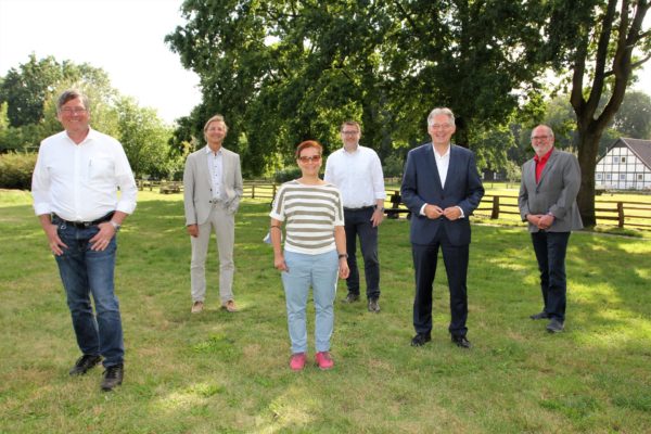Gemeinsames Fotos zum Abschluss: Udo Högemeier, Prof. Dr. Uwe Leprich, Dorothee Brandt, Ingo Ellerkamp, Achim Post und Ernst-Wilhelm Rahe.