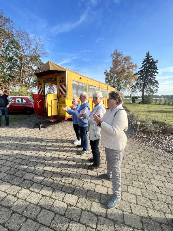 Gruppe dankt Frau Rose